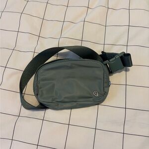 Lululemon 1L everywhere belt bag - eucalyptus grey NWOT
